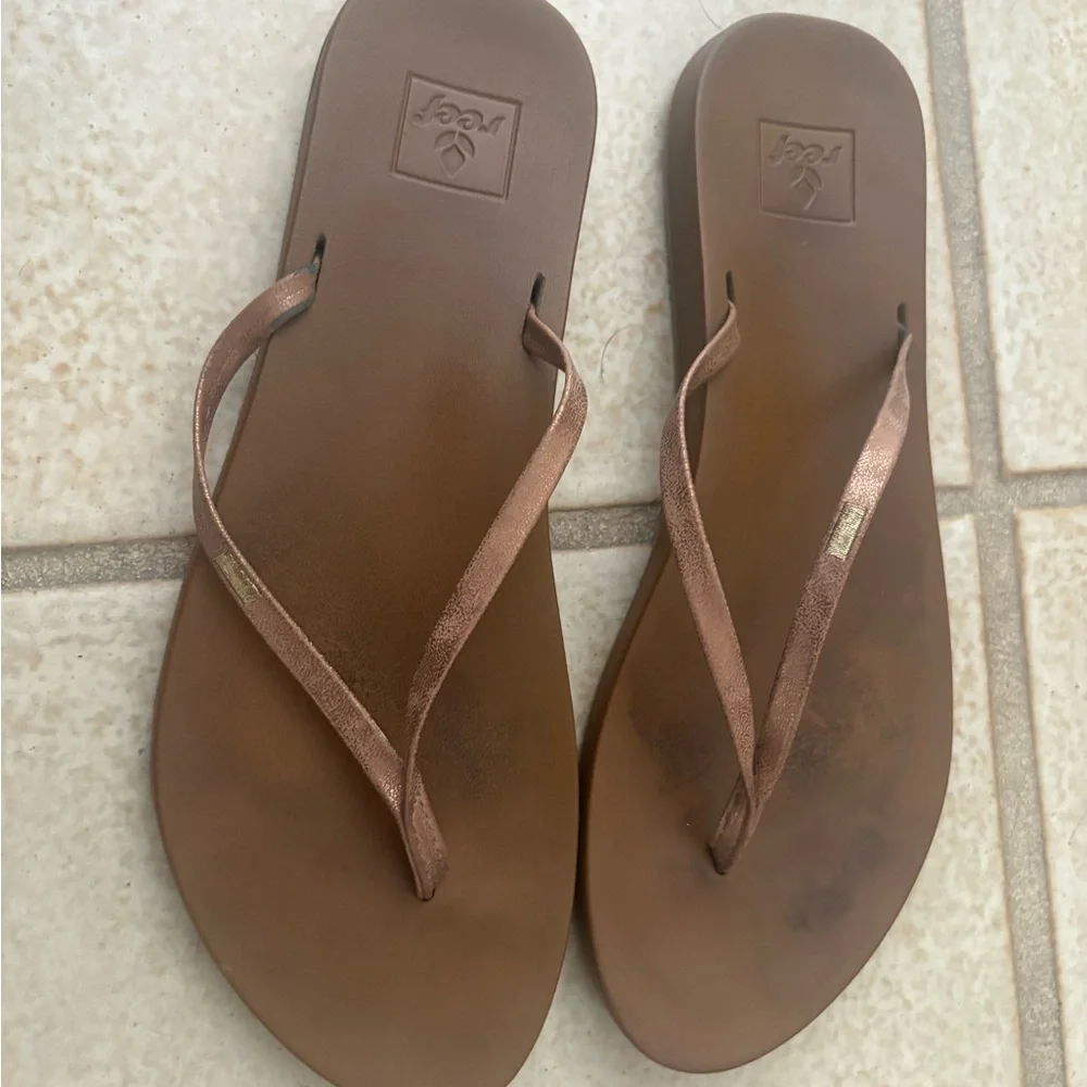 Reef Women's Tan Sandals - Picture 2 of 3
